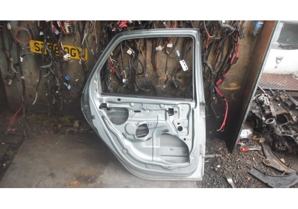 дверка ліва задня Renault Scenic, 99-03